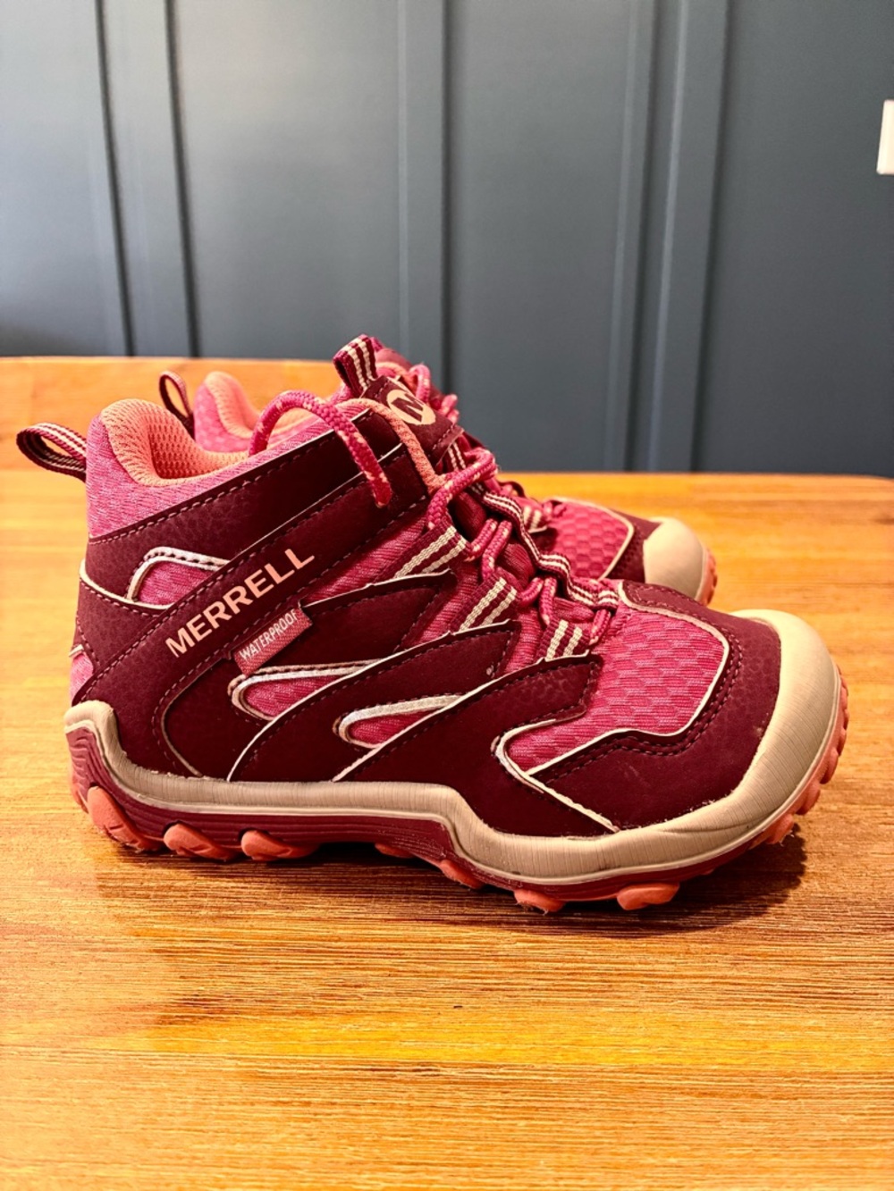 Merrell Girls Waterproof Hiking Boots Pink Purple Youth 10.5 Excellent Condition